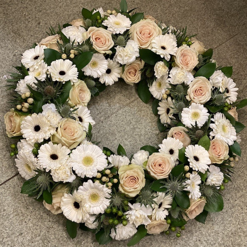 Soft cream wreath